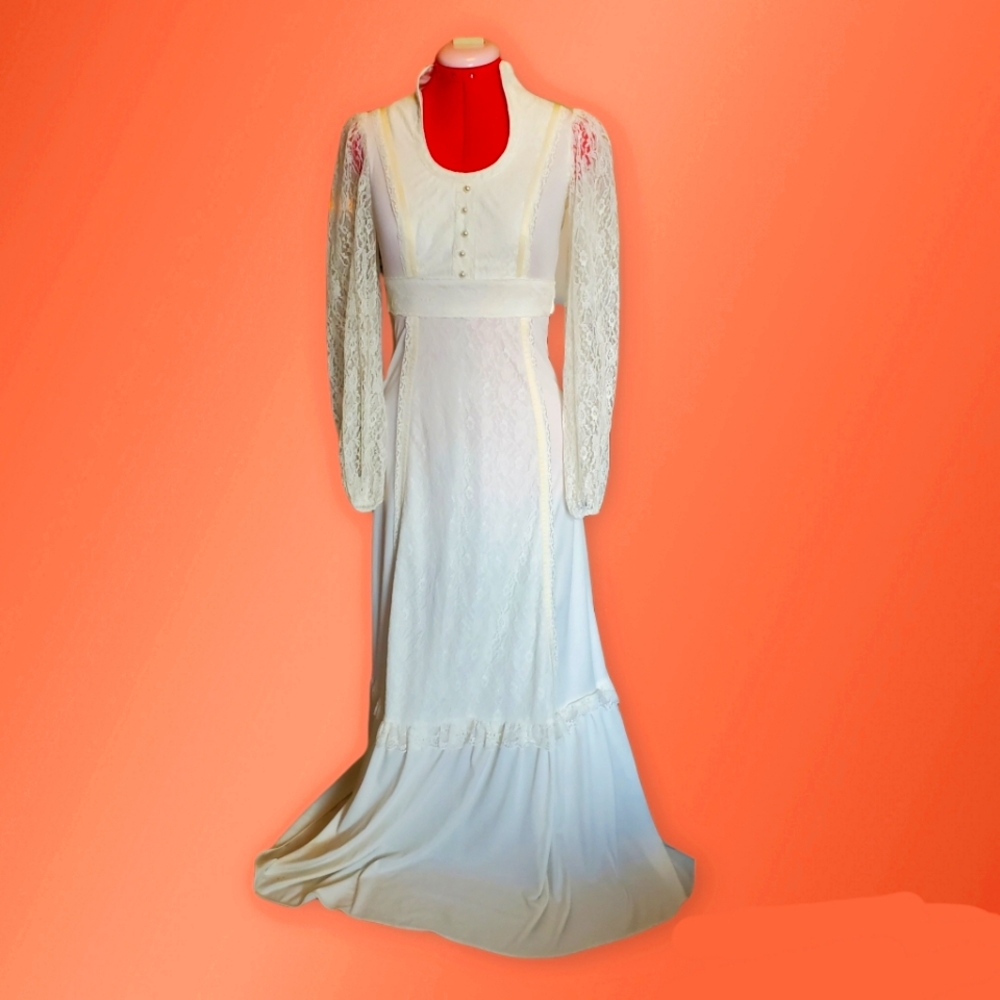 Vintage wedding dress